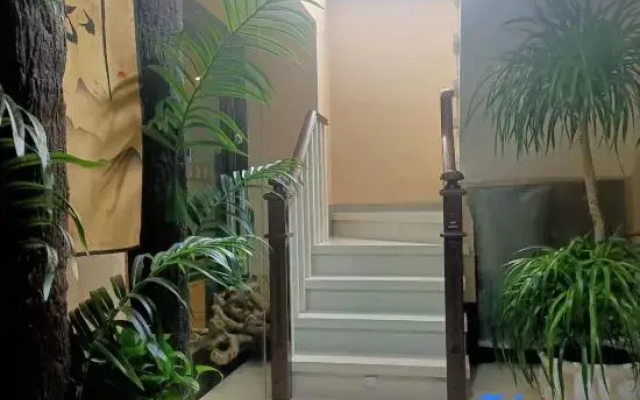 Hongjing Homestay (Baguocheng Panlong Aoyuan Plaza)