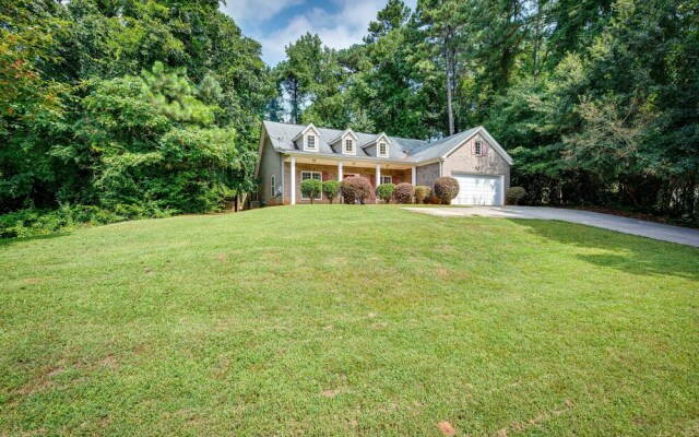 Inviting Austell Home: 14 Mi to Downtown Atlanta!