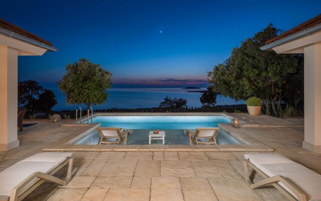 Porto Bus Beachfront 1