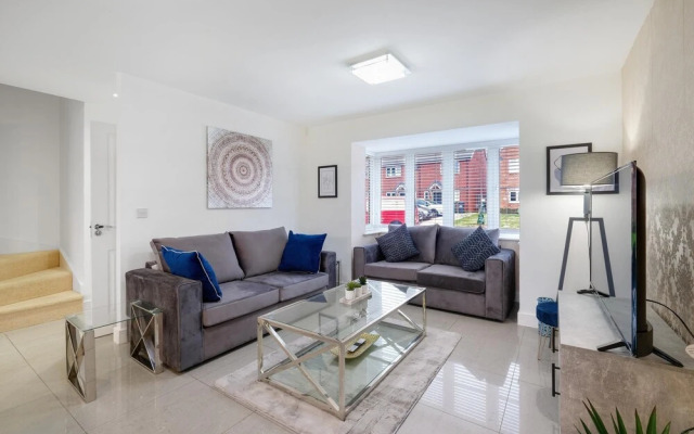 Luxury 5 bedroom Serviced Hse Leavesden