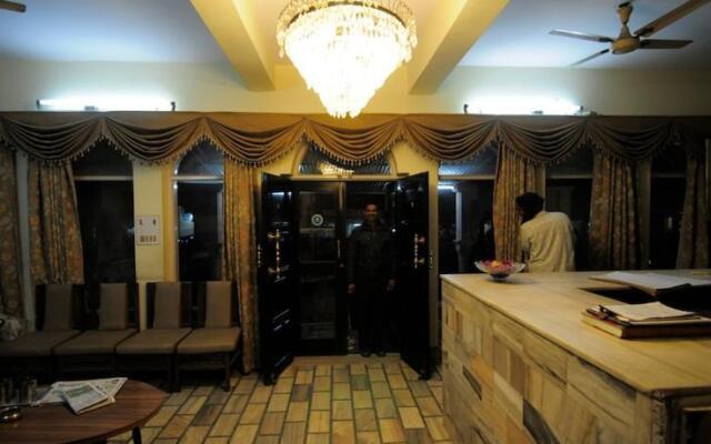 Oyo 24557 Amba Inn
