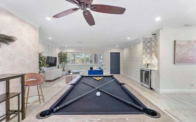 Coastal Retreat Stylish 4 BDR w/ Private Pool!