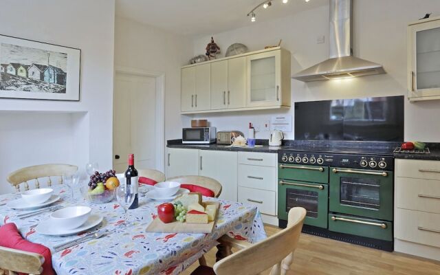 Peaceful holiday home in Southword with Garden