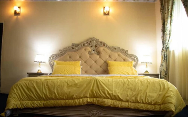 Ralph and Comfort Luxury Suites