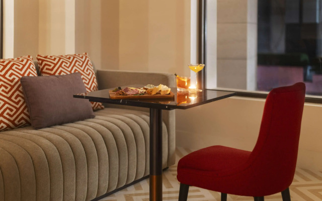 Radisson Hotel Chateau de Bangkok