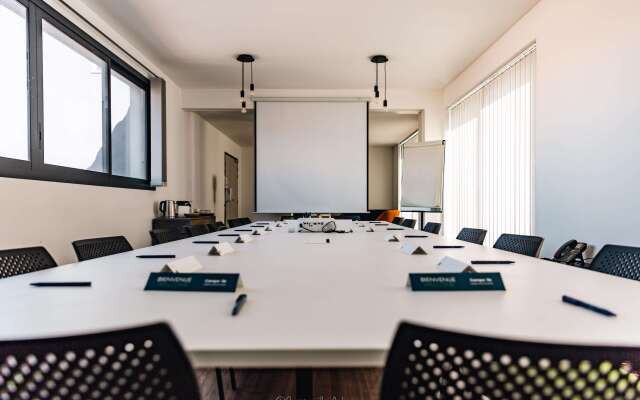 CAMPANILE MARSEILLE EST - Aubagne