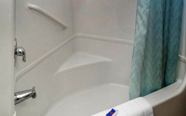 Motel 6 Peterborough, ON
