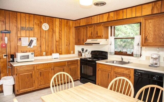 Beachbux 3 Bedroom Cottage by RedAwning