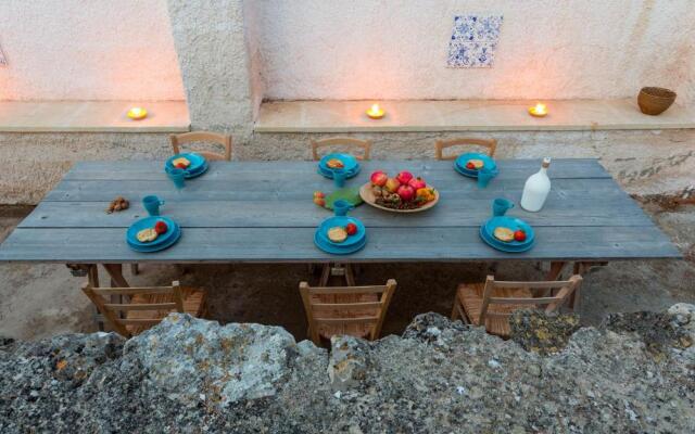 Trullo e appartamenti al mare