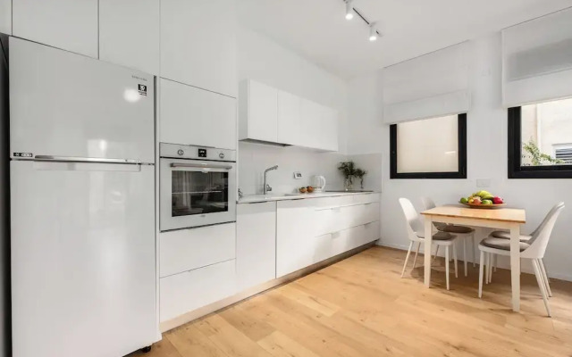 Sunny Chic in TLV Center by Sea N' Rent