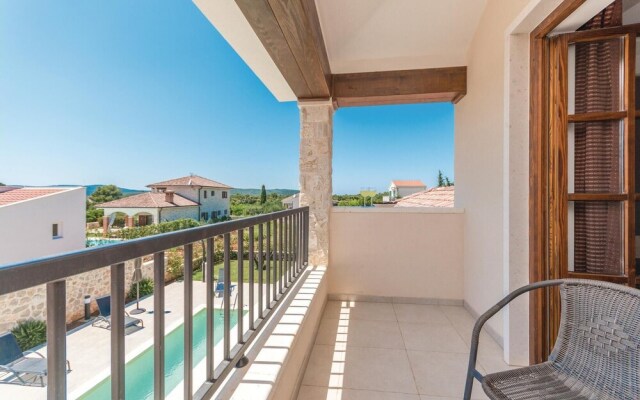 Beautiful Home in Muline With Wifi and 4 Bedrooms