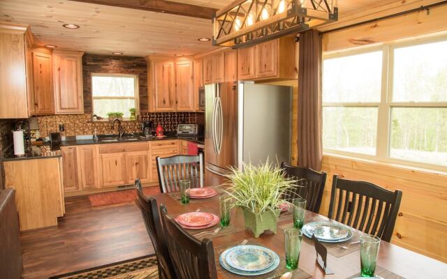 Copper Fox 3 Bedroom Cabin