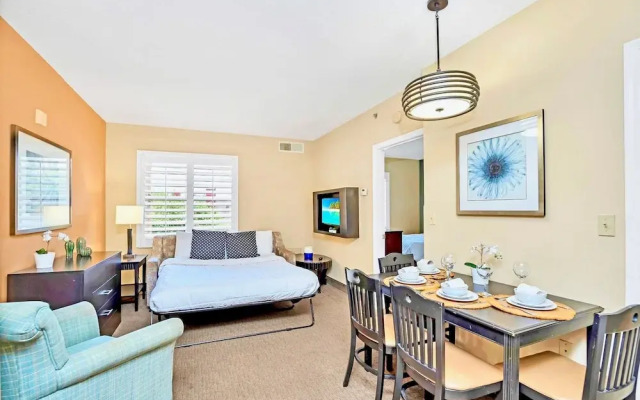 Condo Near Universal Studios With Pool , Hot Tub