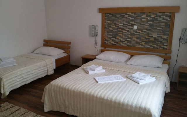 Rustic Inn River 2