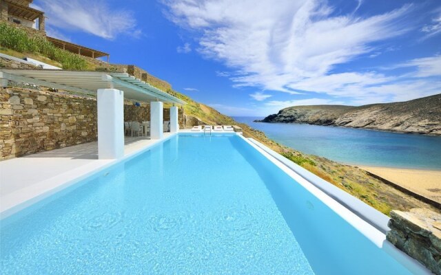 Luxurious 7 Bedroom Villa in Fokos Beach