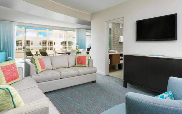 Courtyard by Marriott Waikiki Beach