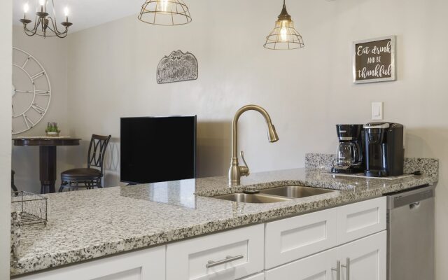 18th Fairway View - Club Amenities