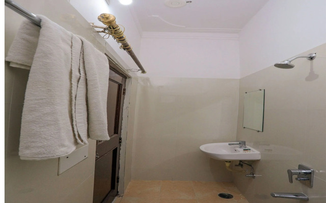 Hotel Royal T By OYO Rooms