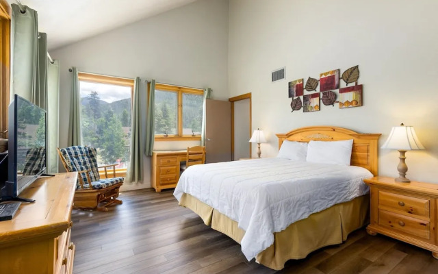 1607 Quicksilver 2 Bedroom Condo by RedAwning