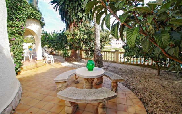 May - pretty holiday property with private pool in Benissa