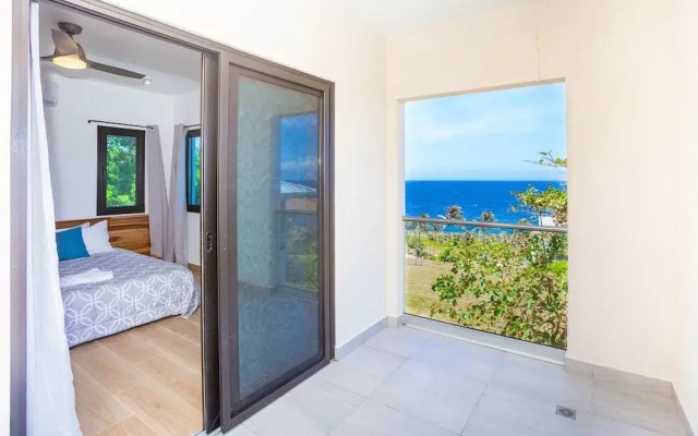 West Bay Breeze 3 Bedroom Home by RedAwning