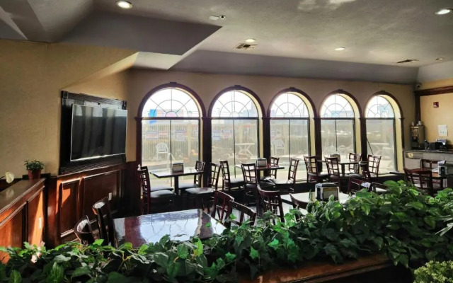 Days Inn & Suites Pasadena