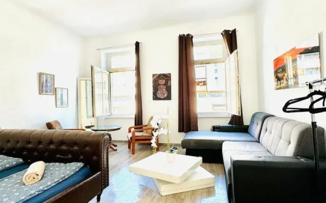 Welcoming Studio Stay Near FAC Platz