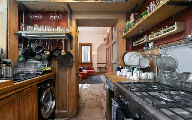 Fantastically Unique House for 3 With Large Garden