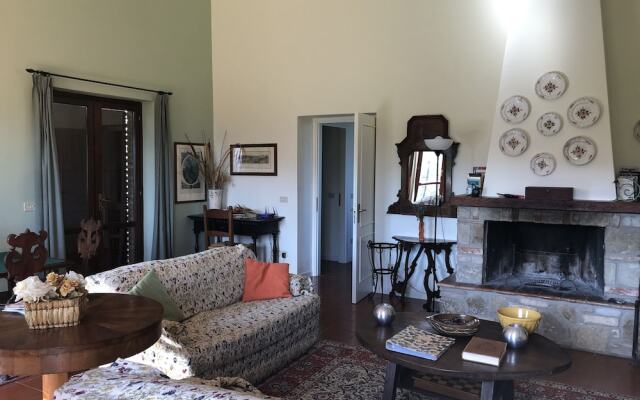 6 Bedrooms Umbrian farmhouse