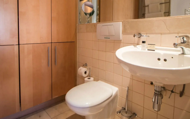 Апарт-отель Waterfront Village