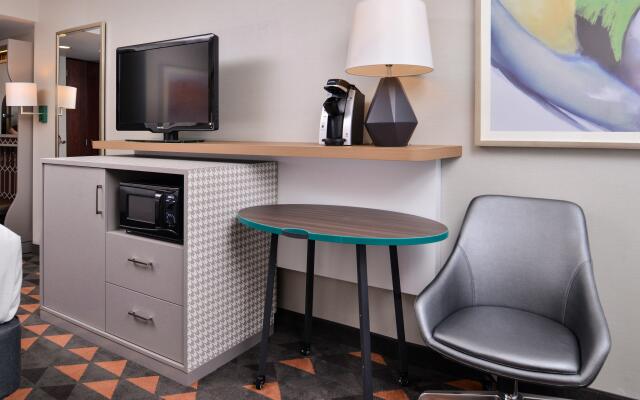 Holiday Inn Hotel & Suites Rochester - Marketplace, an IHG Hotel