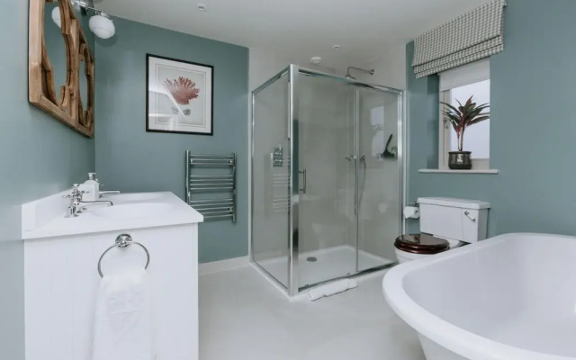 The Dragonfly - Central 2 Bedroom House
