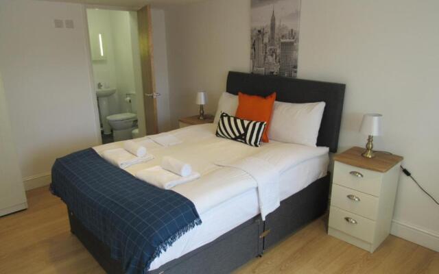 The Cambridge Suites -Tas Accommodations