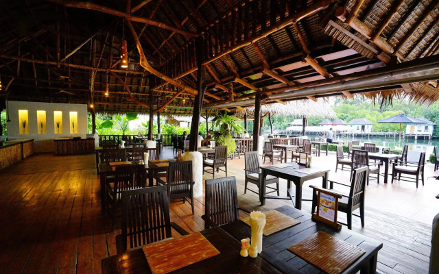 Aana Resort & Spa