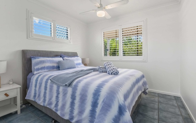 Bright 3-bed Retreat Near Beaches – Guest Rooms – Hervey Bay