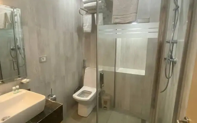 Eyana Hotel