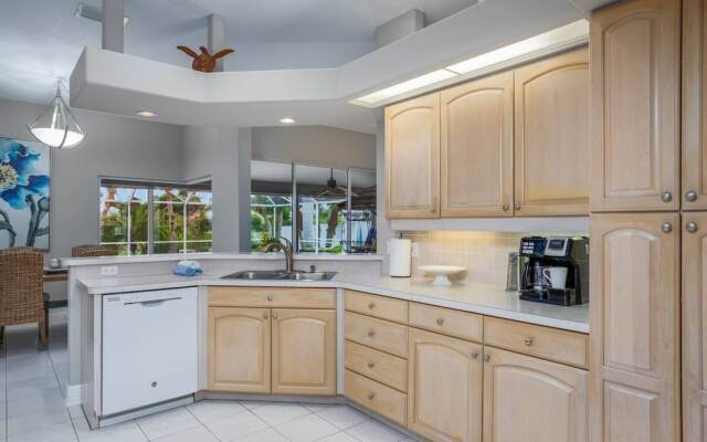 Nokomis Pool Home on the Canal