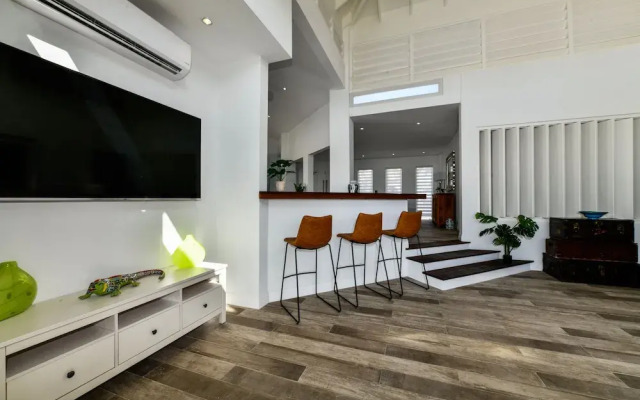 Ocean View! Fully Renovated Villa, Private Pool!