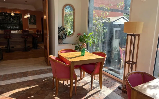 Hero's Garden Relais