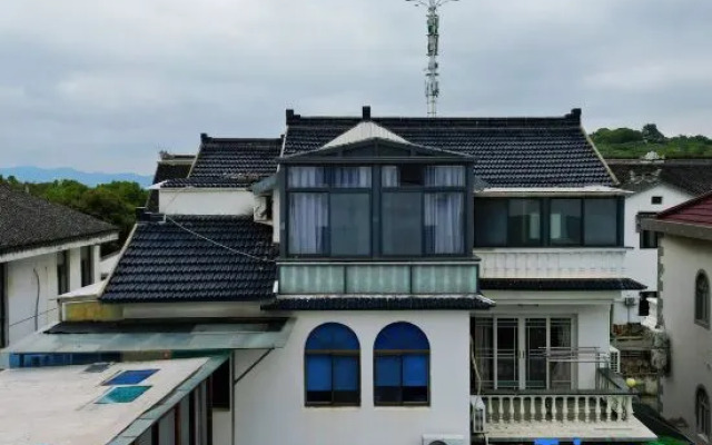 Luxiang Ancient Village Farmhouse