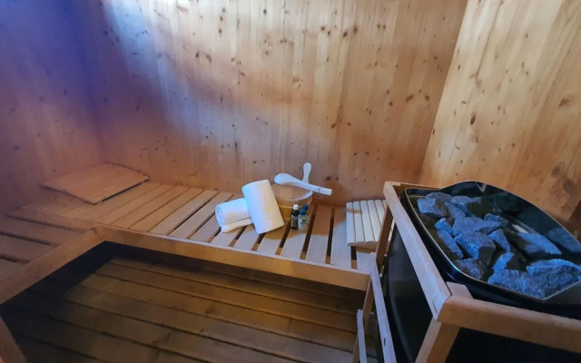 Comfortable Chalet in Hohentauern with Whirlpool near City Center