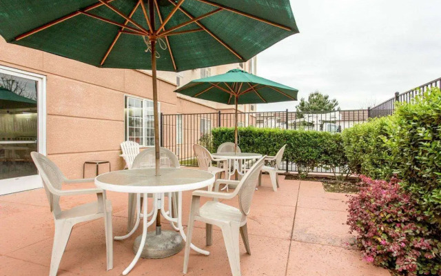 Comfort Suites Fresno River Park