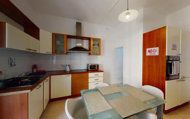 St Julians - Balluta Bay large 3 bedroom apartment