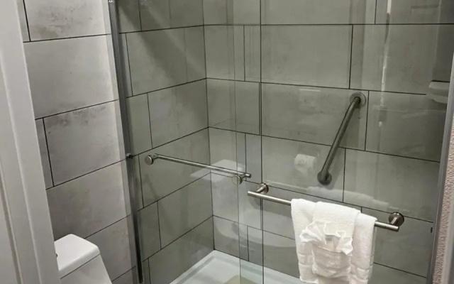 Executive Inn & Suites