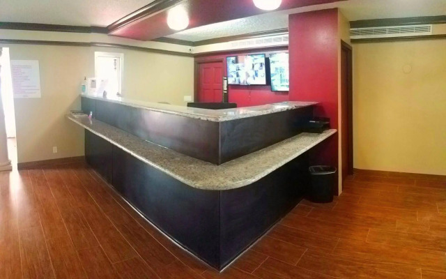 Red Roof Inn & Suites Houston - Hobby Airport