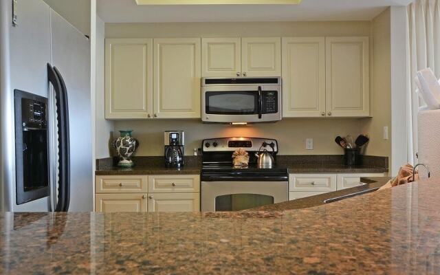 The Gem - 3 Br condo by RedAwning