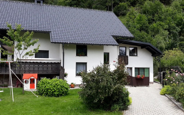Apartments Jakelj