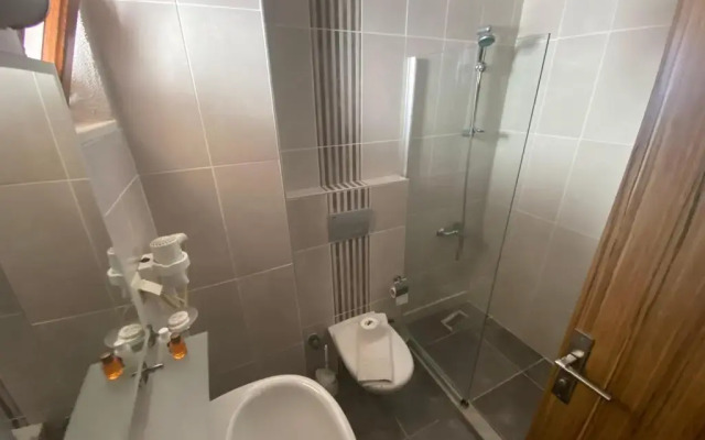 Astoria Life Hotel