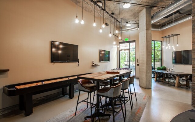 WanderJaunt Modern Dt San Diego Apts