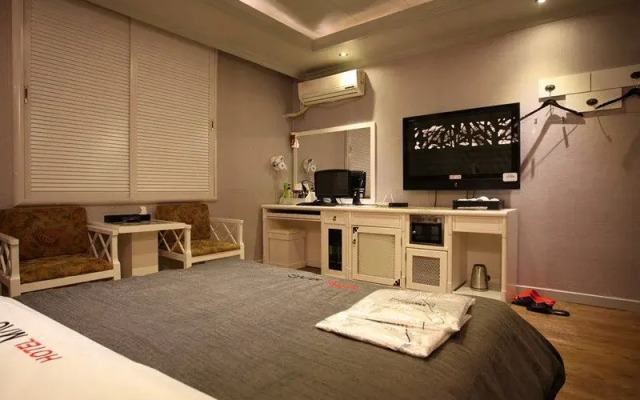 Mac Motel